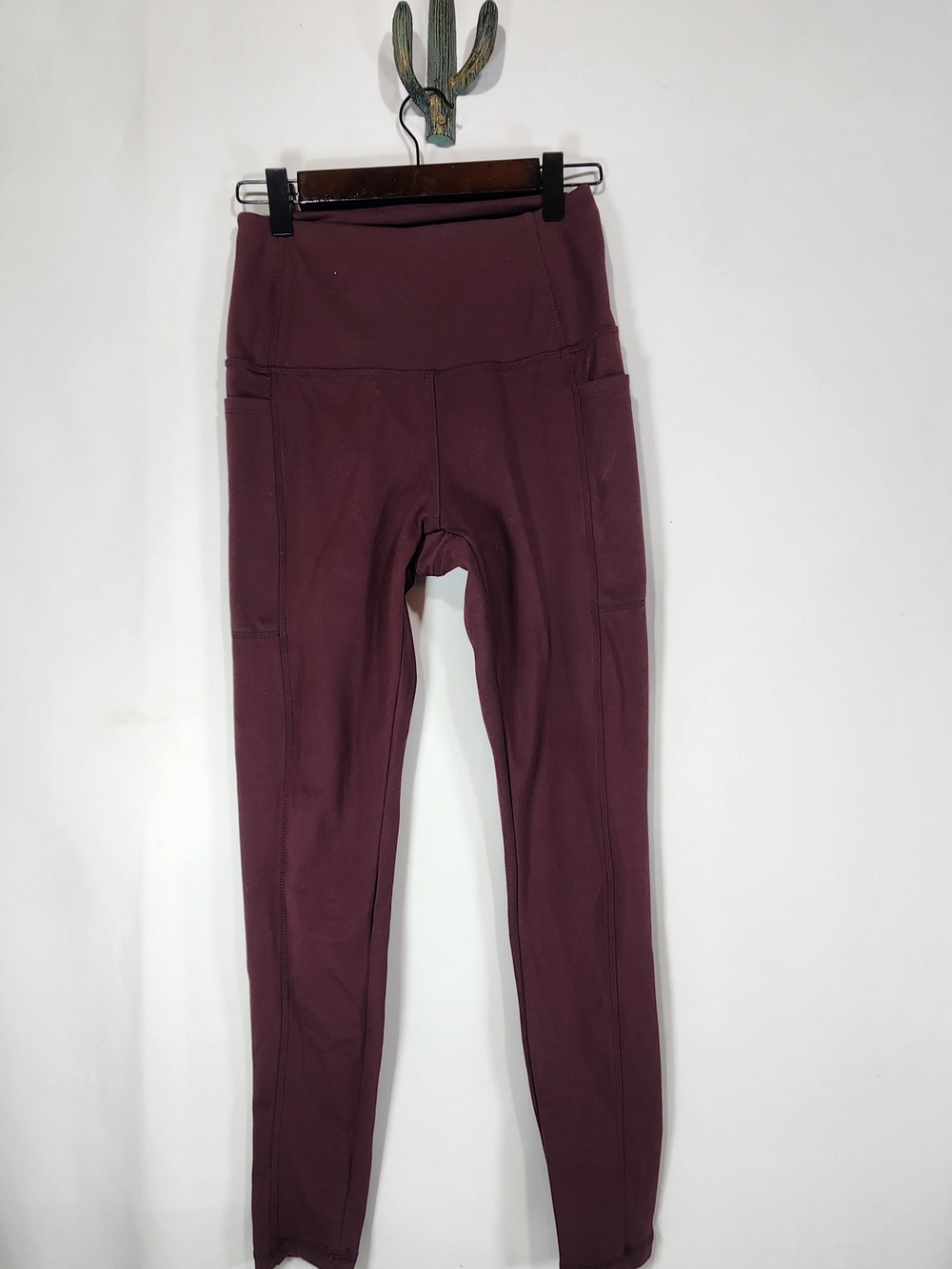 Danskin Women's High Rise Full-Length Leggings Side Pockets Burgundy, Size Small